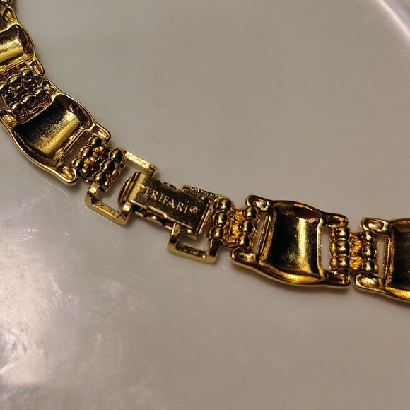 Vintage TRIFARI Shiny Luster Gold Tone Link Necklace Choker Signed - Picture 4 of 6
